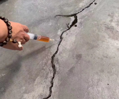 望江混凝土裂缝修补技术详解​