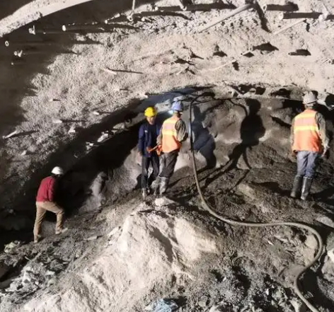 望江拱顶带模注浆料的施工流程及注意事项